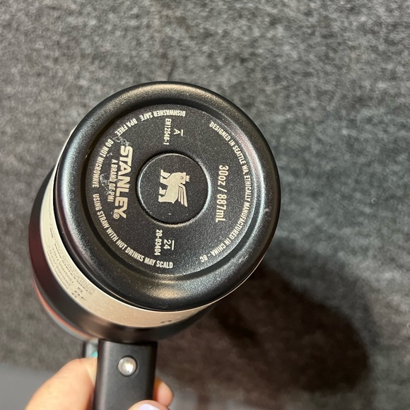 Stanley Quencher H2.0 FlowState Tumbler in the "Hyper Geo" colorway. - Picture 12 of 15